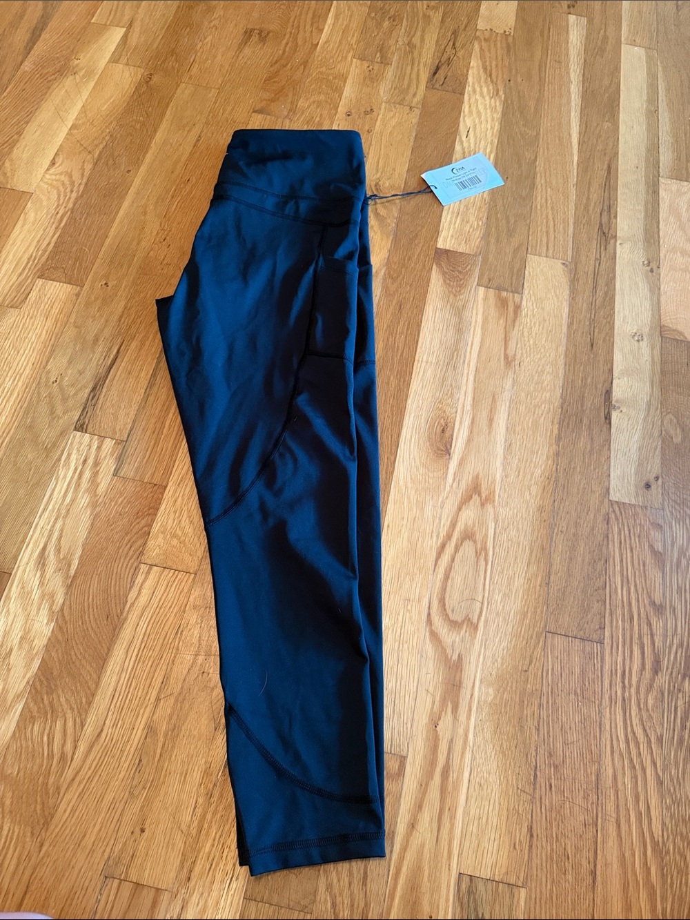 High-Rise Black Performance Leggings with Side Phone Pocket